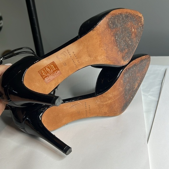 Marc by Marc Jacobs Sz 39 Black Patent Leather Double Ankle Strap Heels Pumps - Picture 10 of 12